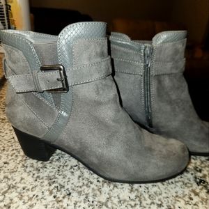 Womens booties sz 9